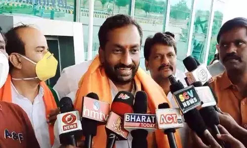 దుబ్బాకలో గెలిచి తిరుమలలో మెరిసిన రఘునందన్ రావు