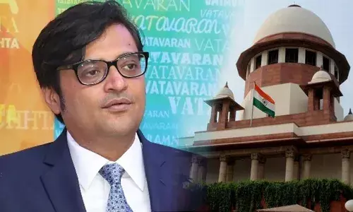 అర్నాబ్ గోస్వామికి సుప్రీం కోర్టులో ఊరట
