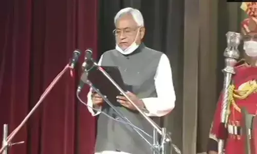ముఖ్యమంత్రిగా ప్రమాణ స్వీకారం చేసిన నితీష్ కుమార్