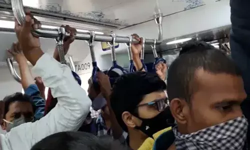 మెట్రోలో సాంకేతిక సమస్య.. 20 నిమిషాల పాటు అంతా..