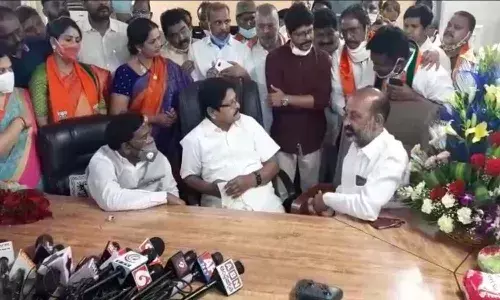 జీహెచ్ఎంసీ ఎన్నికల వేళ కాంగ్రెస్కు భారీ షాక్..!