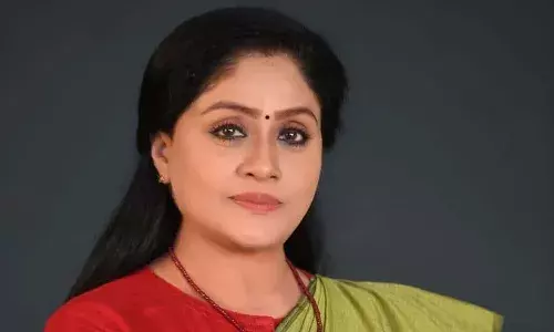 ఆ రెండూ పార్టీలూ వీడదీయలేని సయామీ ట్విన్స్ : విజయశాంతి