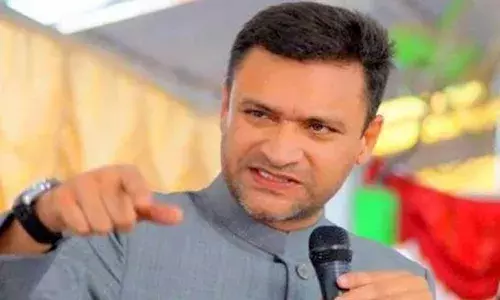పీవీ, ఎన్టీఆర్ సమాధులను కూల్చాలి.. అక్బరుద్దీన్ ఒవైసీ వివాదాస్పద వ్యాఖ్యలు