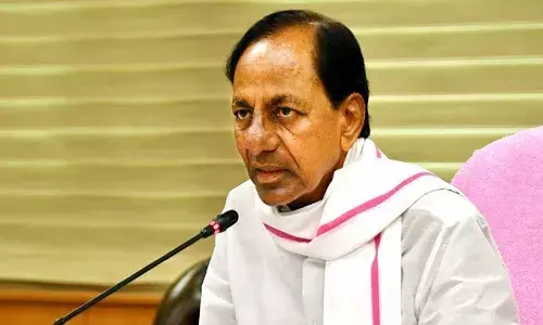 హైదరాబాద్లో కుట్రలకు దిగుతున్నారు: సీఎం కేసీఆర్