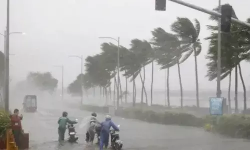 నిరవ్‌ తుఫాను ఎఫెక్ట్‌: ఆ జిల్లాల్లో భారీ వర్షాలు