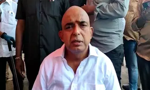 బ్రేకింగ్ : మంత్రి పేర్ని నానిపై హత్యాయత్నం