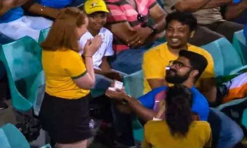 మ్యాచ్ మధ్యలో ఆసీస్ ఫ్యాన్కు ప్రపొజ్ చేసిన భారత అభిమాని.. తరువాత ఏమైందంటే..?