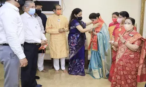 శివసేనలో చేరిన బాలీవుడ్ నటి ఊర్మిళ