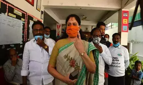 కాషాయ మాస్క్తో రాములమ్మ.. బీజేపీలో చేరికకు ముహూర్తం ఖరారు చేసుకున్నట్టేనా.?