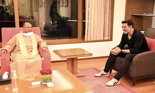 సీఎం యోగితో బాలీవుడ్ హీరో అక్షయ్ కుమార్ భేటీ