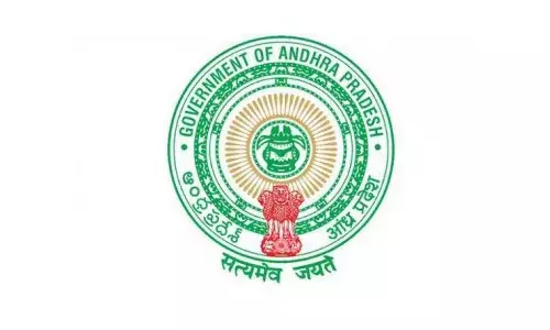 వలంటీర్లకు షాక్ ఇచ్చిన ఏపీ ప్రభుత్వం..!