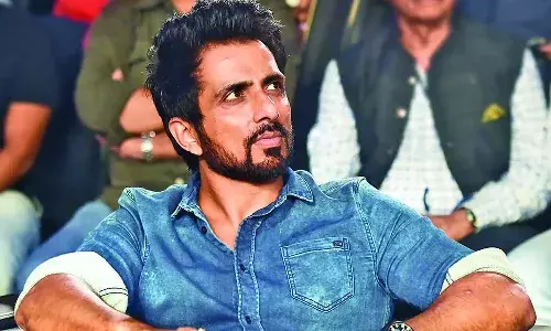 సాయం చేయడం కోసం ఆస్తులు తాకట్టుపెట్టిన గొప్పోడు సోనూ