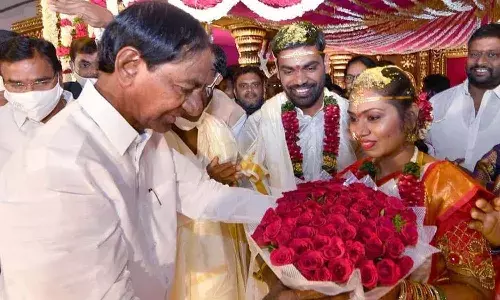 ఎమ్మెల్సీ గోరటి వెంకన్న కుమార్తె వివాహానికి హాజరైన సీఎం కేసీఆర్