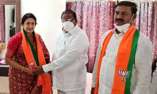 వైసీపీకి ఊహించని షాక్.. బీజేపీలో చేరిన కీలక నేత