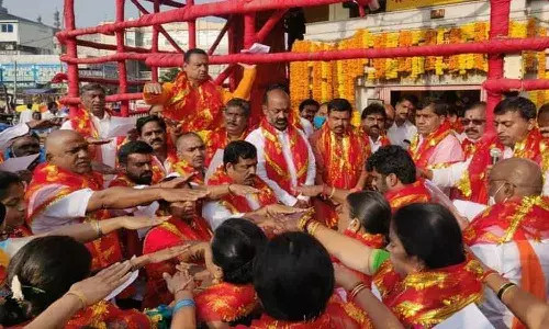 జీహెచ్ఎంసీ ఎన్నికల మొక్కు తీర్చుకున్న బీజేపీ నేతలు