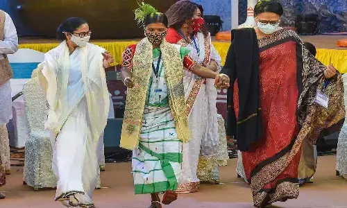 డ్యాన్స్ చేసిన మమతా బెనర్జీ.. వీడియో వైరల్