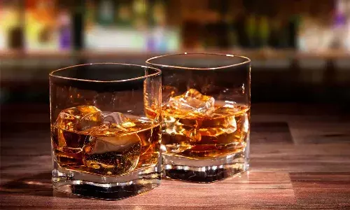 మందుబాబులకు ఏపీలో గుడ్న్యూస్.. తెలంగాణలో షాకింగ్ న్యూస్