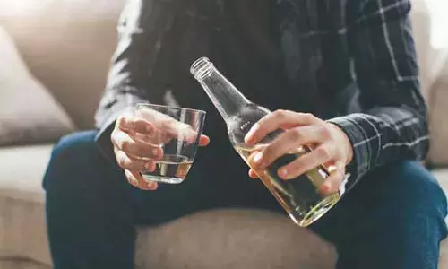 ఏపీలో నాటుసారా కలకలం.. 25 మంది అస్వస్థత