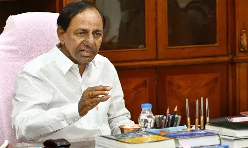 జలవనరుల శాఖ అధికారులతో సీఎం భేటీ