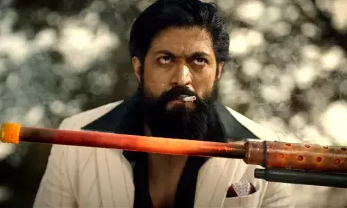 ఓ వైపు కేజీఎఫ్-2 టీజర్ రికార్డులు.. మరో వైపు సిగరెట్ వెలిగించినందుకు చిక్కులు