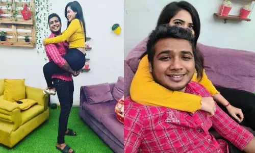 Rahul Sipligunj lifts Ashu Reddy