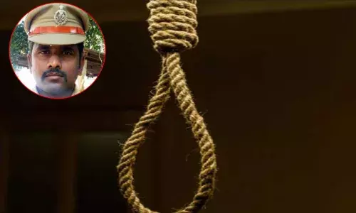 Gudivada two town SI suicide