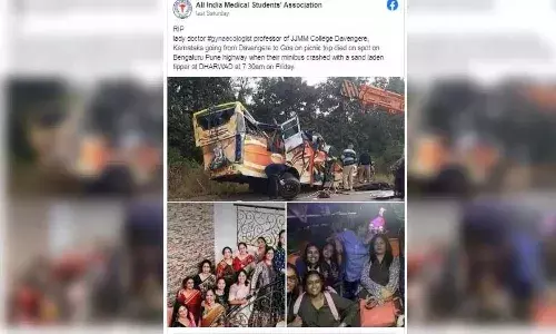 The claim that 17 women doctors from Ktaka were killed in a road accident is misleading