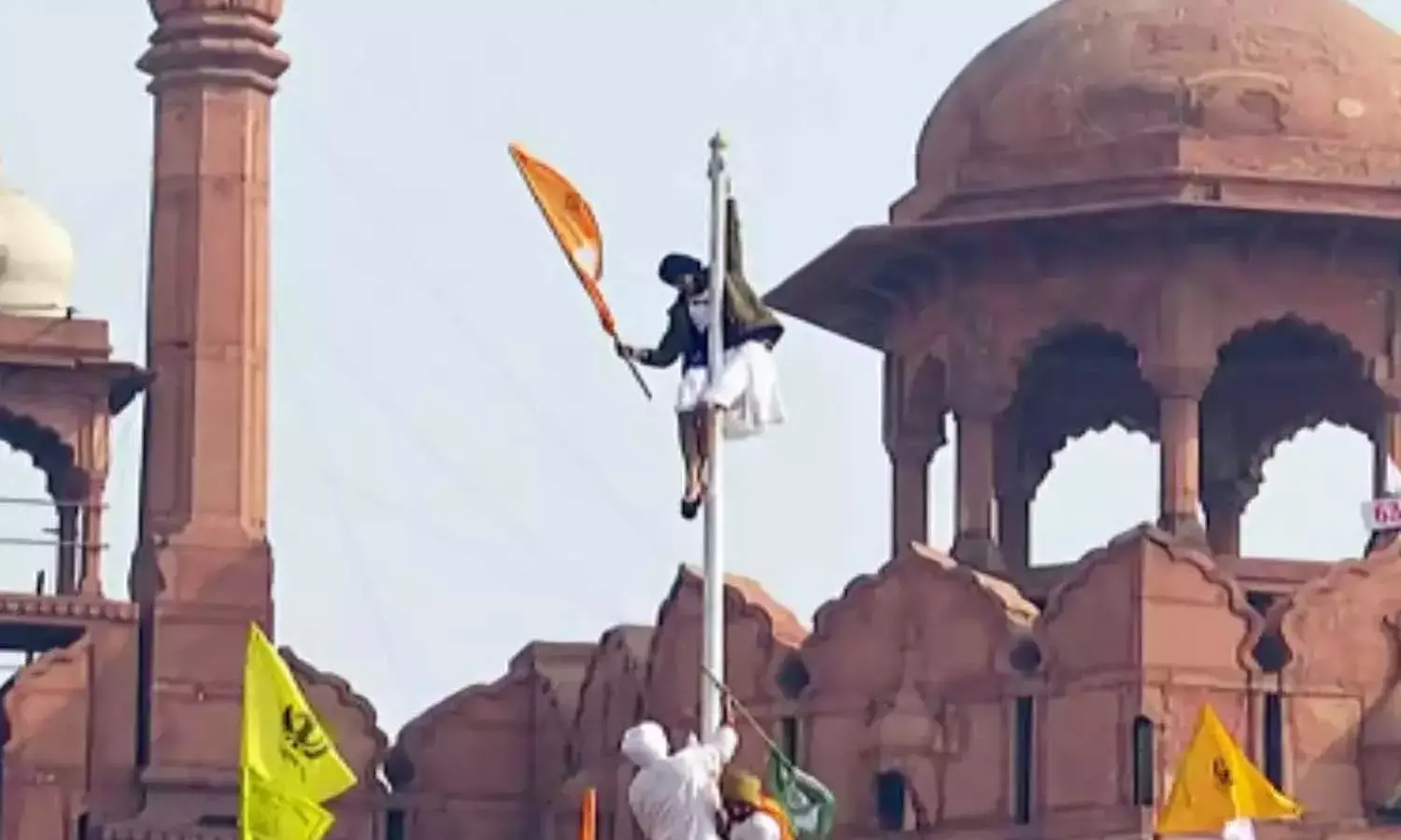 hoist flag at Red Fort