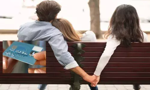 భార్య క్రెడిట్ కార్డుతో గర్ల్ఫ్రెండ్ చలానా కట్టాడు.. ఆతరువాత