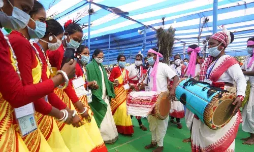 Mamata Banerjee Dances With Tribals.