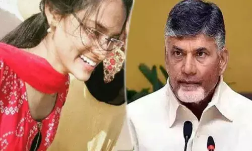 బీటెక్ విద్యార్థిని సూసైడ్.. కలచివేసిందన్న చంద్రబాబు
