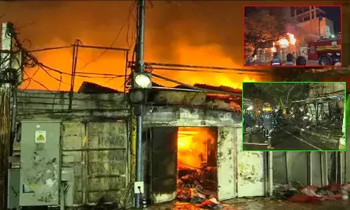Major fire breaks out at Koti commercial area