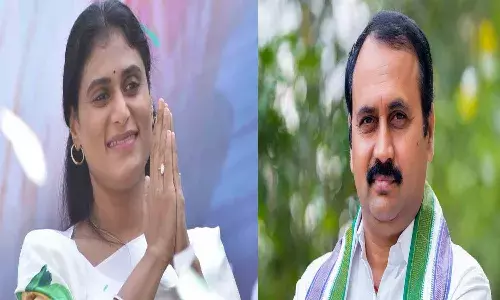 Alla Ramakrishna Reddy Meet With Sharmila.