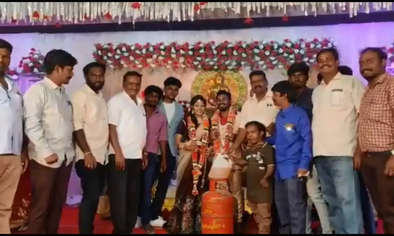 Couple in Tamil Nadu receives gas cylinder and petrol as wedding gift