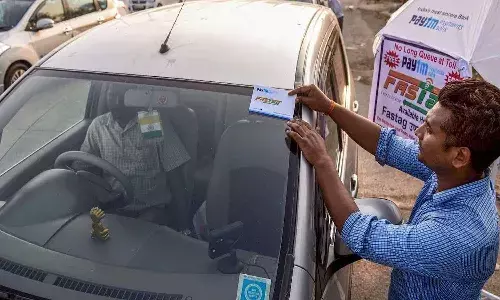 కేంద్రం కీలక నిర్ణయం.. ఉచితంగా ఫాస్టాగ్స్ పంపిణీ