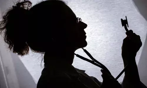 అబార్షన్‌ చేస్తున్న దృశ్యాలు వైరల్.. అయన ఇల్లే అడ్డా..!