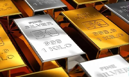 దిగివస్తున్న పసిడి ధరలు.. పెరిగిన వెండి ధర