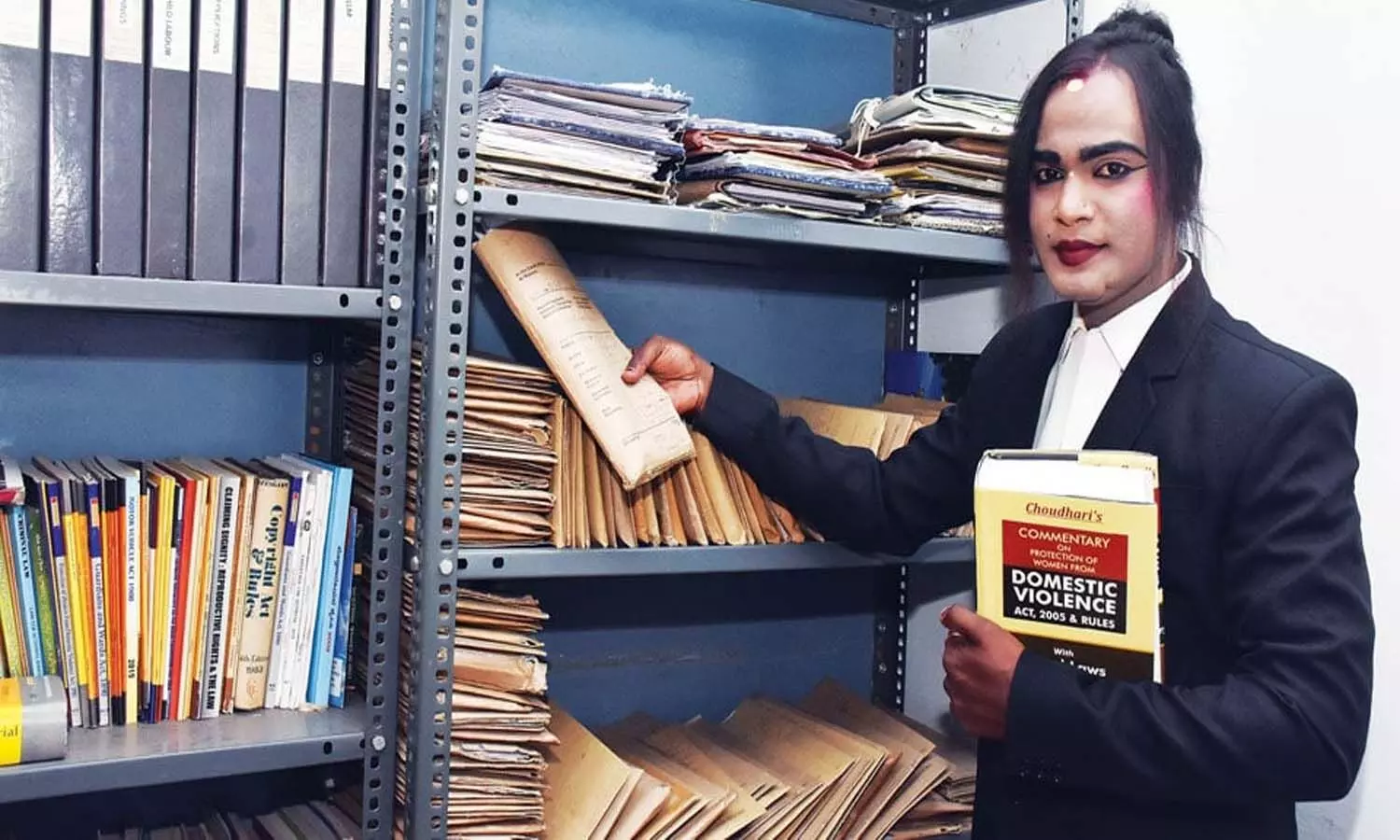 Karnataka Transgender Shashi Become Lawyer