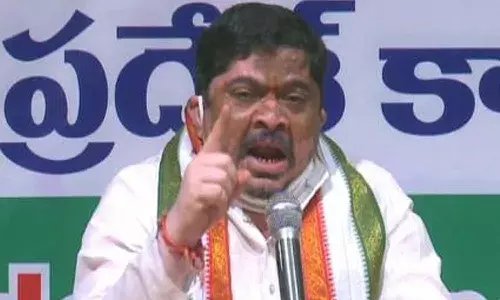 Ex-MP Ponnam Prabhakar Fires On TRS