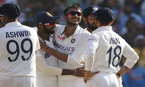 England lose 4 wickets in the first session