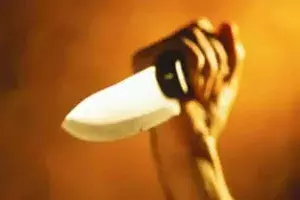 దారుణం : 13 నెలల పసికందు తలను నరికిన తల్లి..! దారుణం : 13 నెలల పసికందు తలను నరికిన తల్లి..!