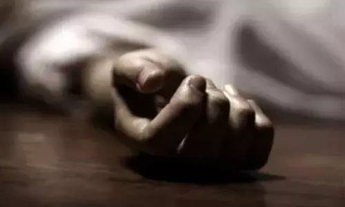 ప్రేమ వివాహాం.. అనుమానం పెనుభూతమై.. గర్భిణీని కాళ్లతో తొక్కి