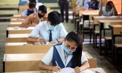 తెలంగాణలోని పాఠ‌శాలల్లో కొత్త నిబంధ‌న‌.. బెంచీకి ఒక్క‌రే