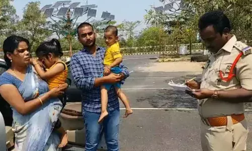 ఏపీ సెక్రటేరియట్ వద్ద దంపతుల ఆత్మహత్యాయత్నం..