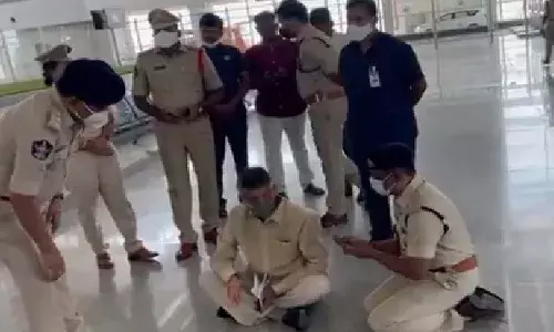 Chandrababu Naidu stages protest at Tirupati airport