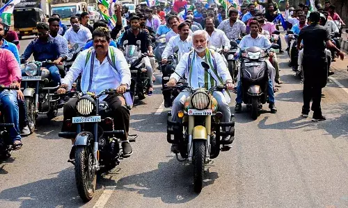 Vijayasai Reddy Breaks Traffic Rules