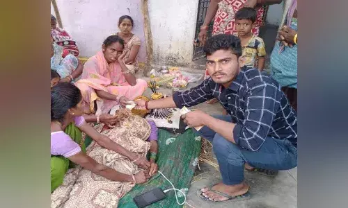Volunteer gives Pension to Death woman