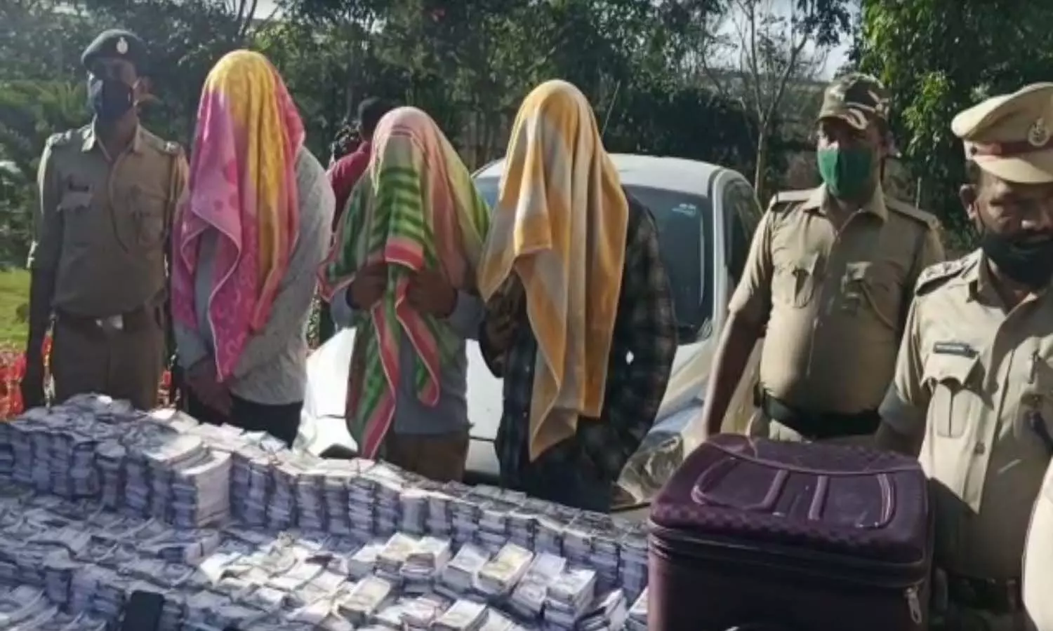 Fake Currency Hand Over By Police