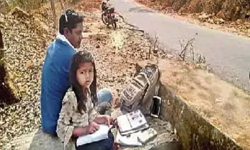 Student Went 5km For Online Classes