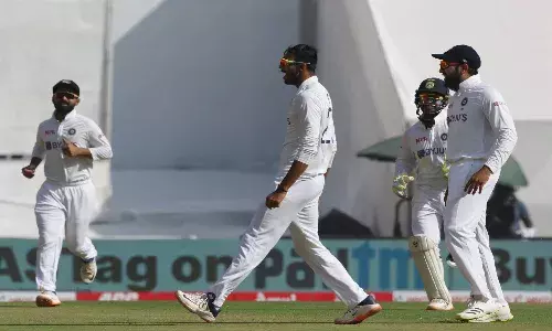 England lose 3 wickets at lunch time in fourth test